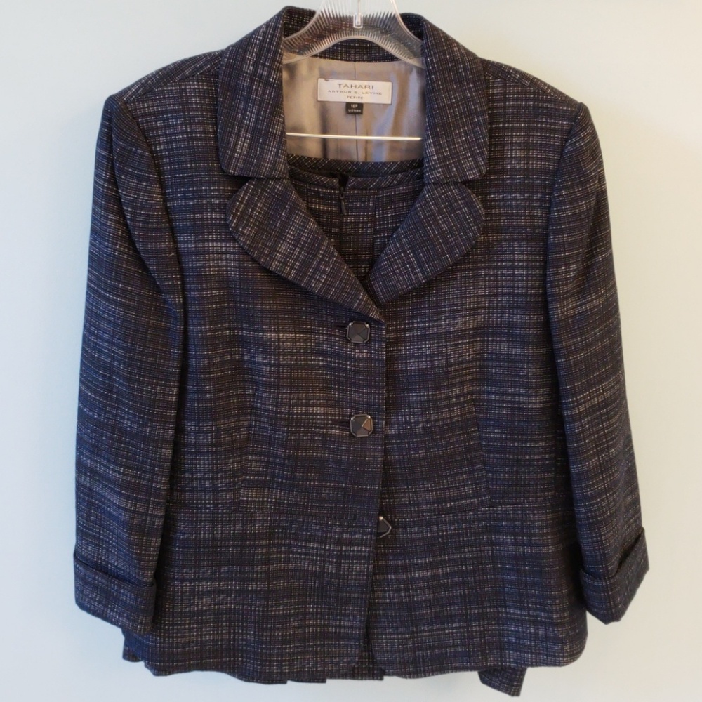 Tahari tweed suit size 16P